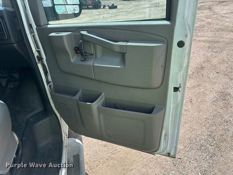 image for item YA2115 2018 GMC Savana G2500 van