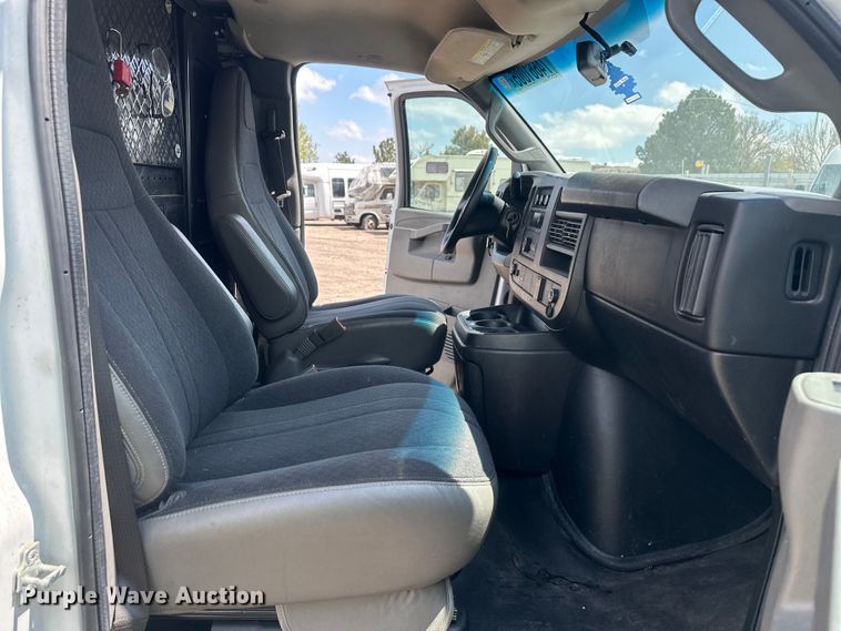 image for item YA2115 2018 GMC Savana G2500 van