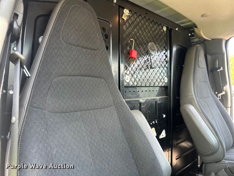 image for item YA2115 2018 GMC Savana G2500 van