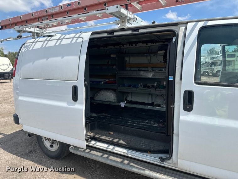image for item YA2115 2018 GMC Savana G2500 van