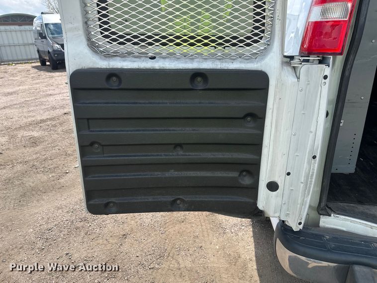 image for item YA2115 2018 GMC Savana G2500 van
