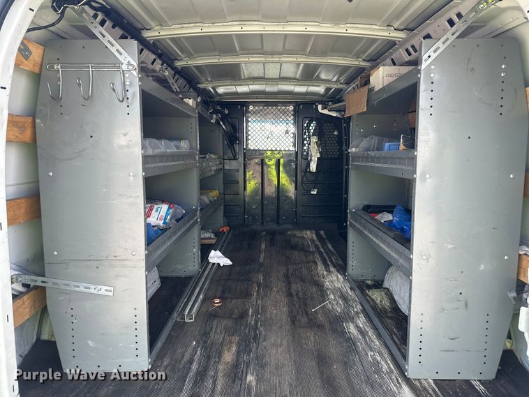 image for item YA2115 2018 GMC Savana G2500 van