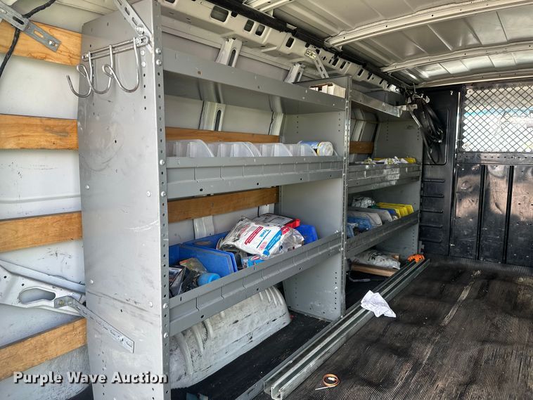 image for item YA2115 2018 GMC Savana G2500 van
