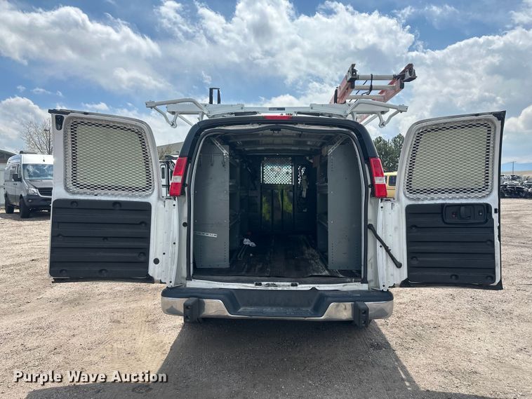 image for item YA2115 2018 GMC Savana G2500 van