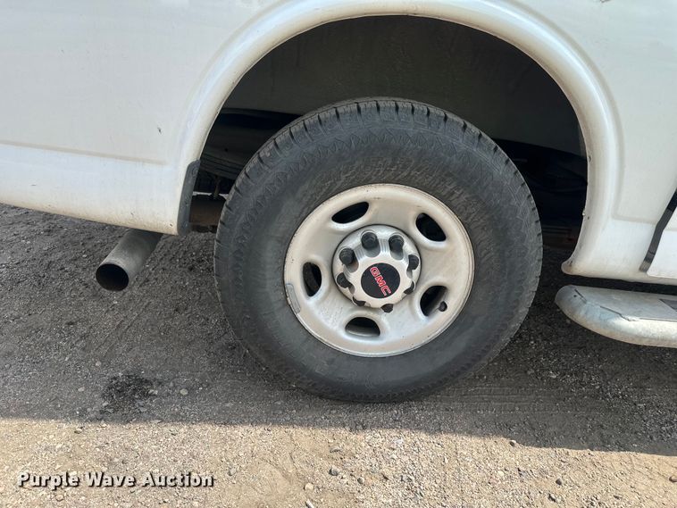 image for item YA2115 2018 GMC Savana G2500 van