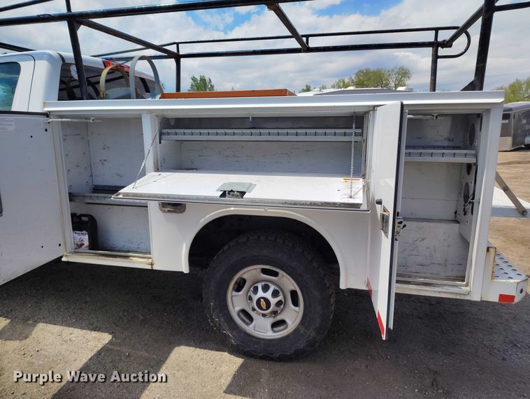 image for item YA3008 2016 Chevrolet Silverado 2500HD utility bed pickup truck