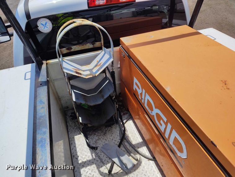 image for item YA3008 2016 Chevrolet Silverado 2500HD utility bed pickup truck