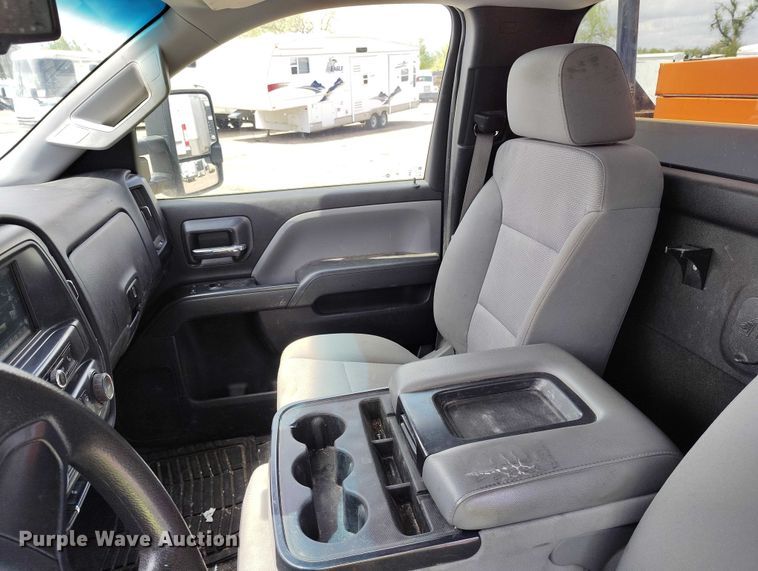 image for item YA3008 2016 Chevrolet Silverado 2500HD utility bed pickup truck
