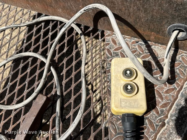 image for item YA3041 2003 Neal dump trailer