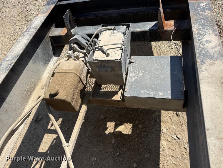 image for item YA3041 2003 Neal dump trailer