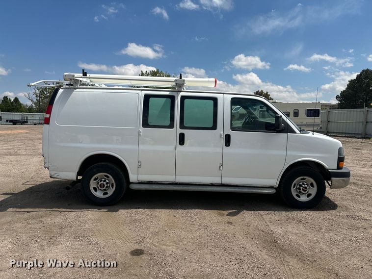 image for item YA3201 2016 GMC Savana G2500 van