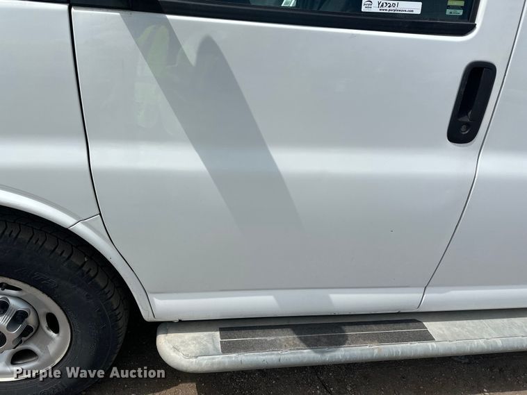 image for item YA3201 2016 GMC Savana G2500 van
