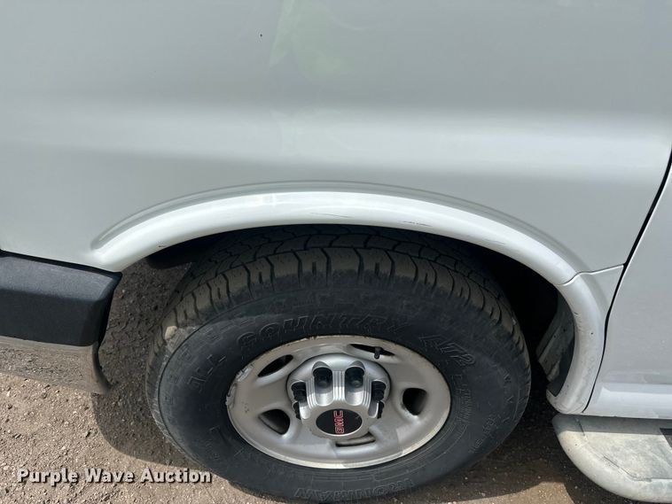 image for item YA3201 2016 GMC Savana G2500 van