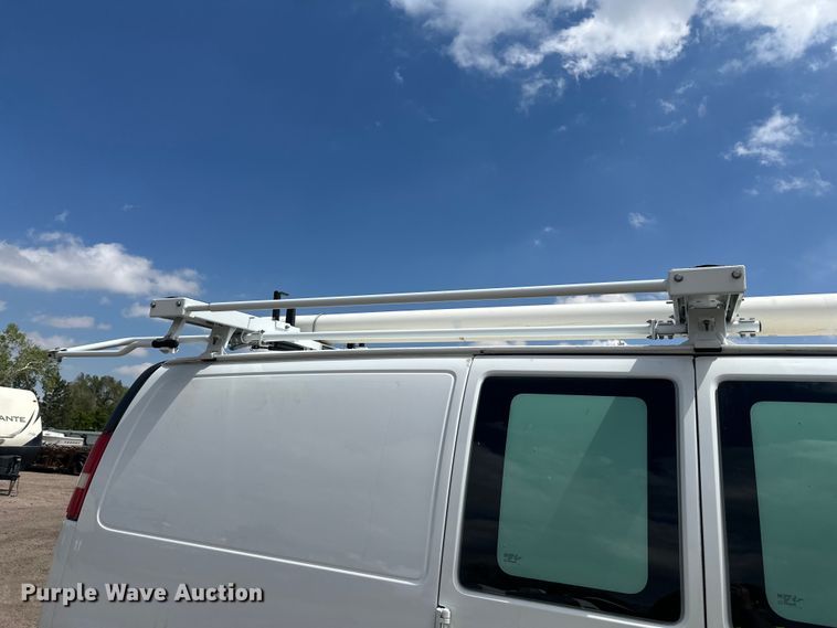 image for item YA3201 2016 GMC Savana G2500 van