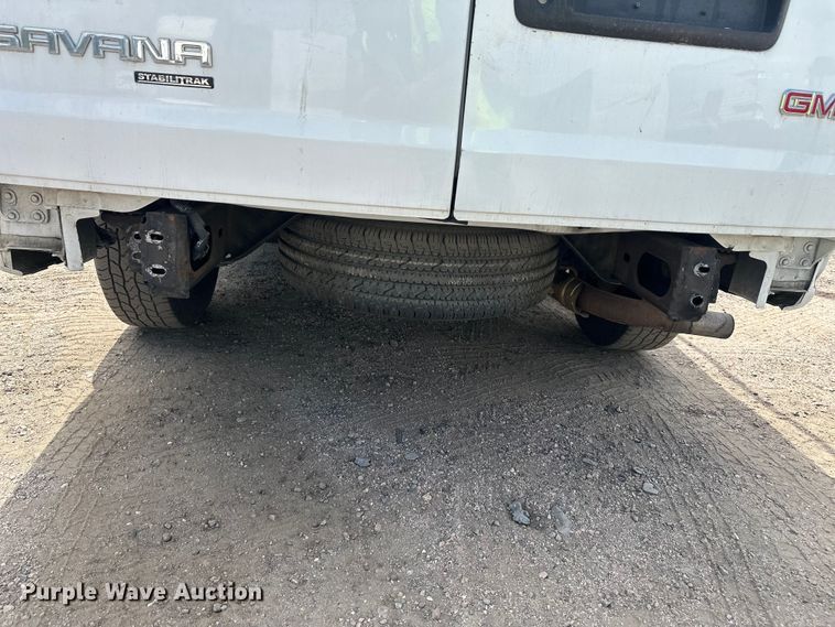 image for item YA3201 2016 GMC Savana G2500 van