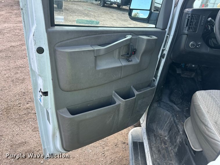 image for item YA3201 2016 GMC Savana G2500 van