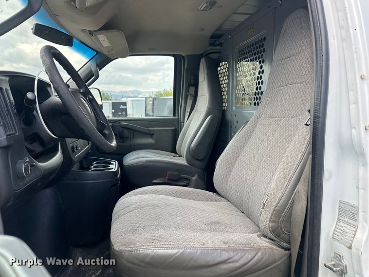 image for item YA3201 2016 GMC Savana G2500 van