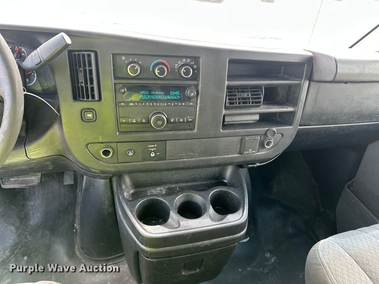 image for item YA3201 2016 GMC Savana G2500 van