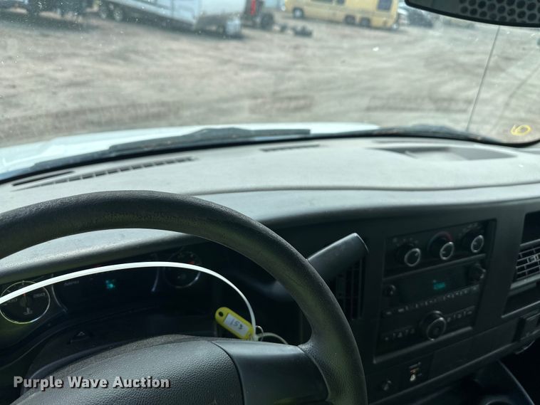 image for item YA3201 2016 GMC Savana G2500 van