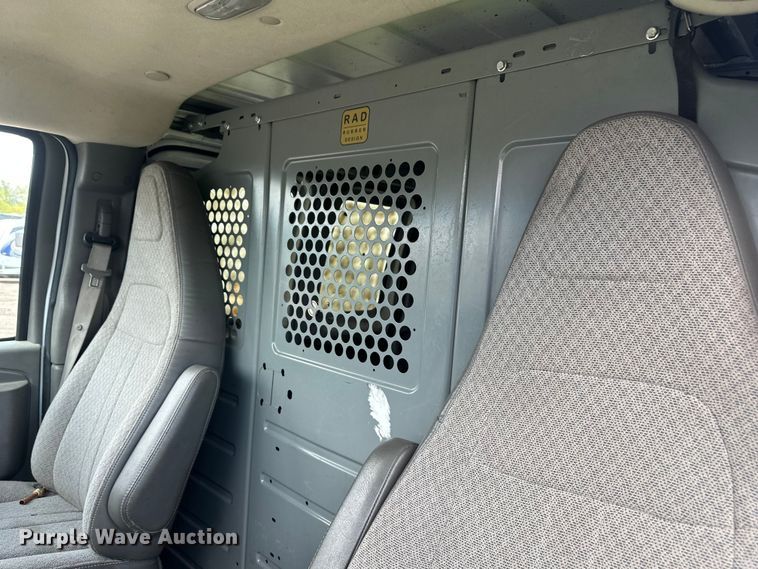 image for item YA3201 2016 GMC Savana G2500 van