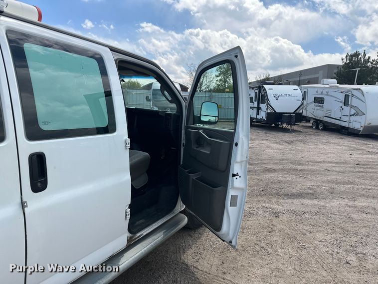 image for item YA3201 2016 GMC Savana G2500 van