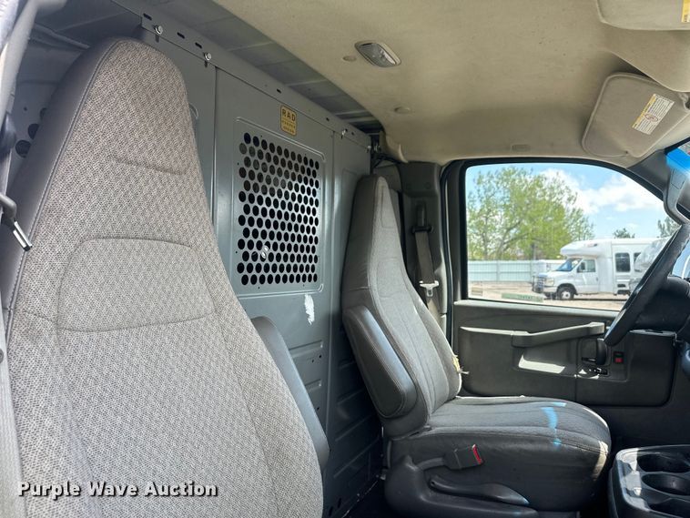 image for item YA3201 2016 GMC Savana G2500 van