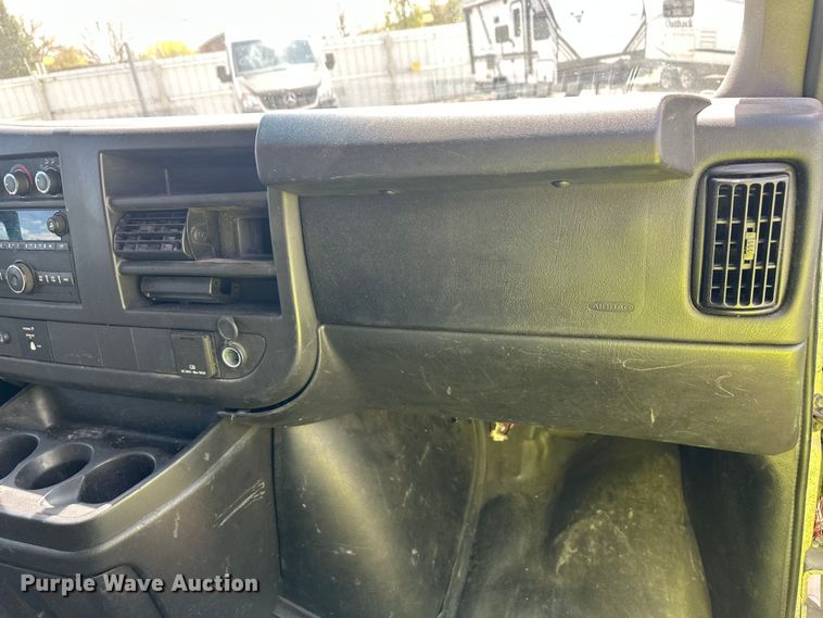 image for item YA3201 2016 GMC Savana G2500 van