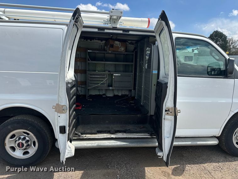image for item YA3201 2016 GMC Savana G2500 van