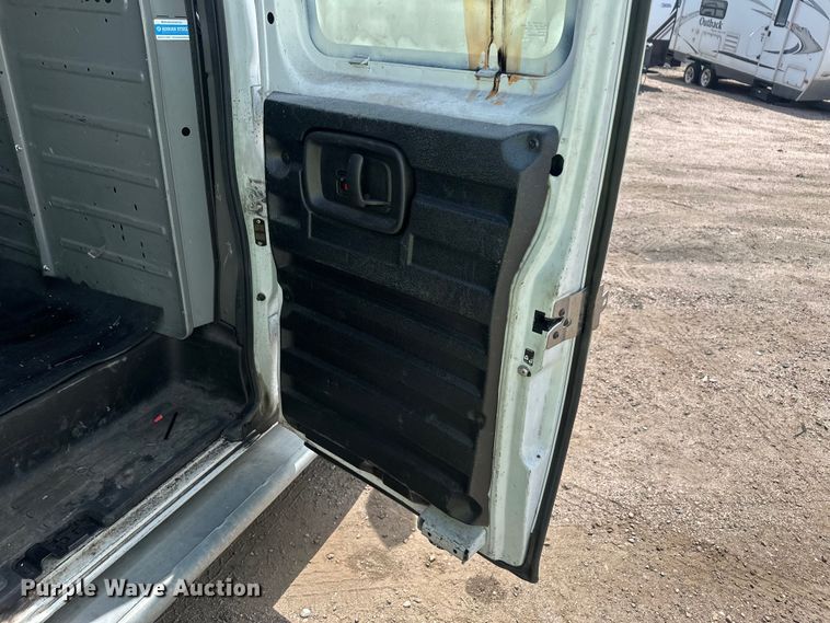 image for item YA3201 2016 GMC Savana G2500 van