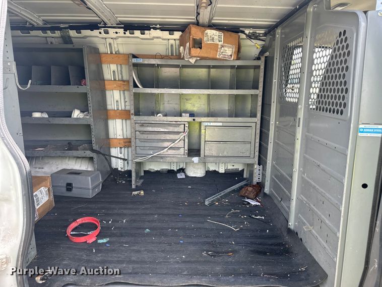 image for item YA3201 2016 GMC Savana G2500 van