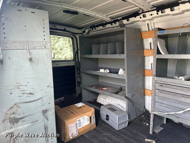 image for item YA3201 2016 GMC Savana G2500 van