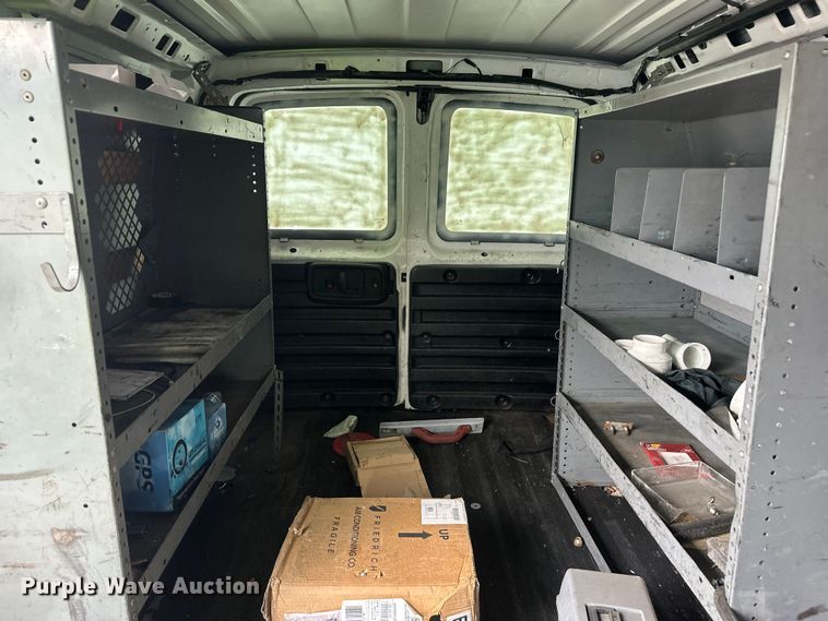 image for item YA3201 2016 GMC Savana G2500 van