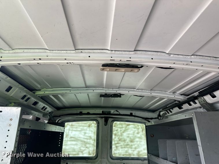 image for item YA3201 2016 GMC Savana G2500 van