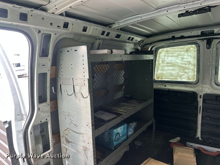 image for item YA3201 2016 GMC Savana G2500 van