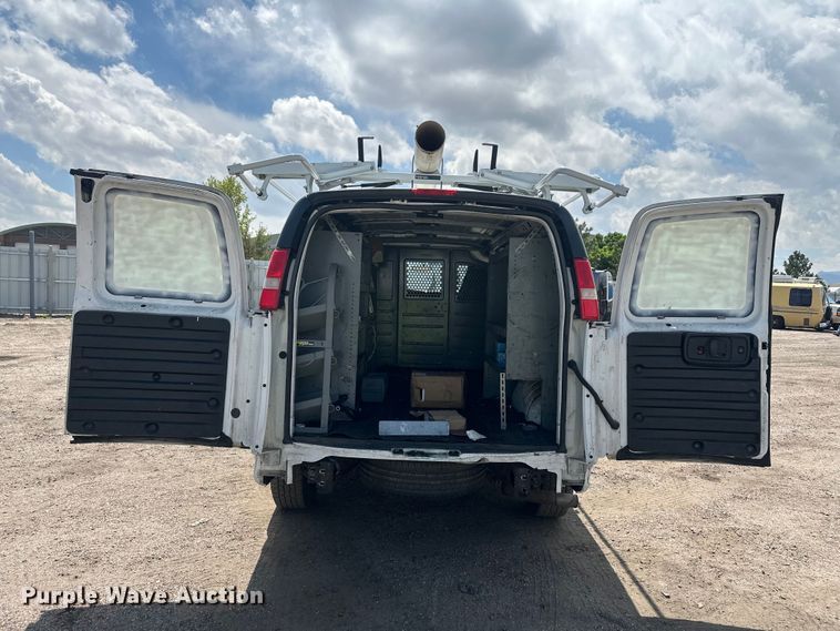 image for item YA3201 2016 GMC Savana G2500 van