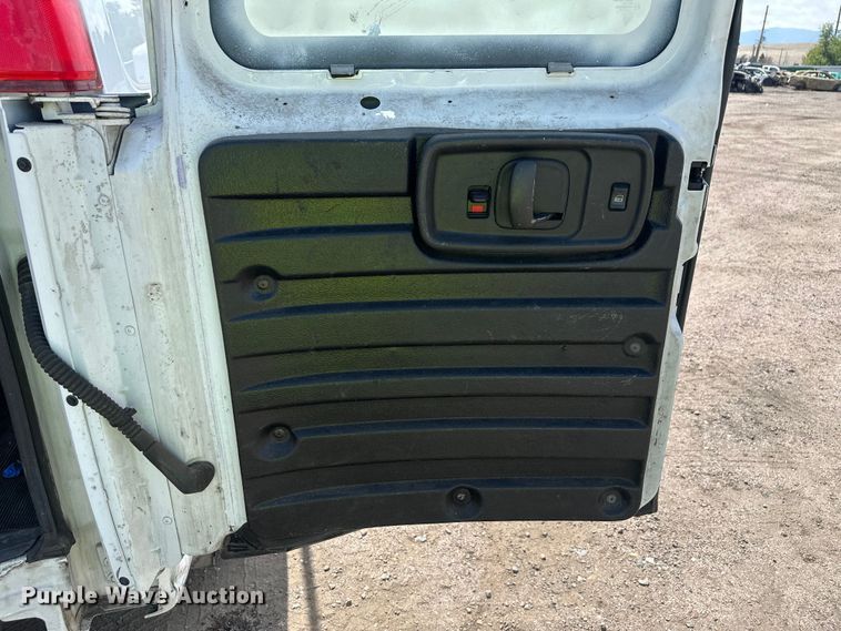 image for item YA3201 2016 GMC Savana G2500 van