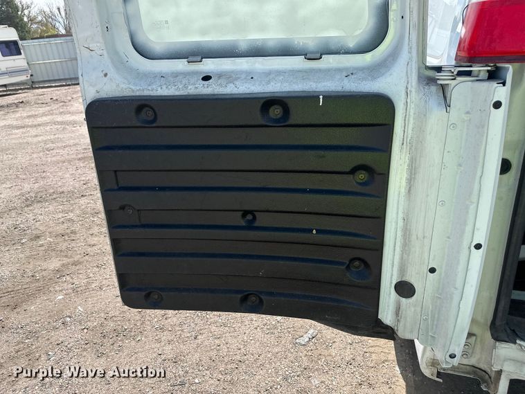 image for item YA3201 2016 GMC Savana G2500 van
