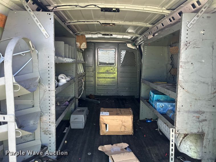 image for item YA3201 2016 GMC Savana G2500 van