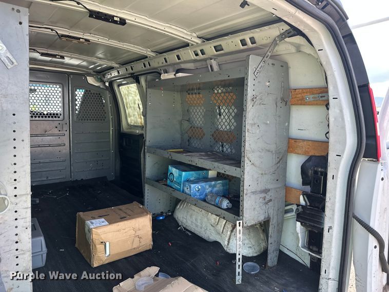 image for item YA3201 2016 GMC Savana G2500 van