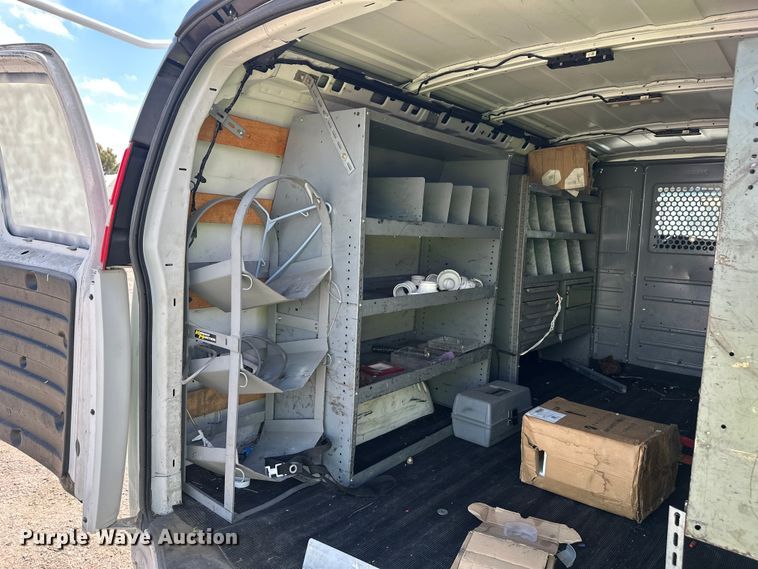 image for item YA3201 2016 GMC Savana G2500 van