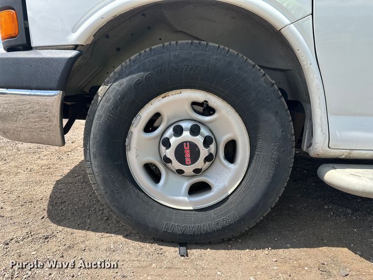 image for item YA3201 2016 GMC Savana G2500 van