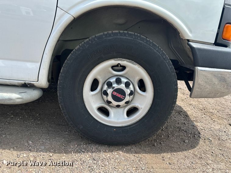 image for item YA3201 2016 GMC Savana G2500 van