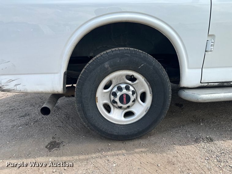 image for item YA3201 2016 GMC Savana G2500 van