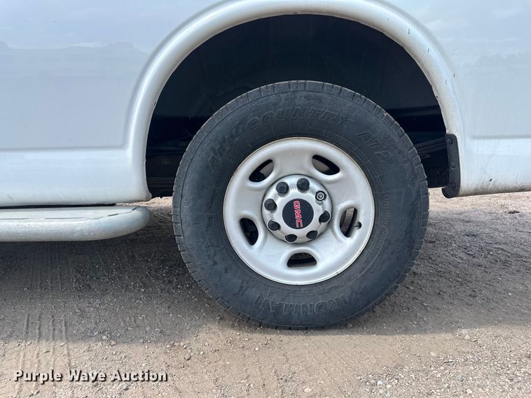 image for item YA3201 2016 GMC Savana G2500 van
