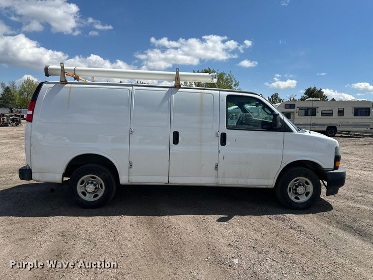 image for item YA3202 2020 Chevrolet Express 2500 van