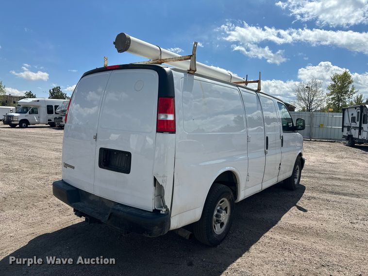 image for item YA3202 2020 Chevrolet Express 2500 van