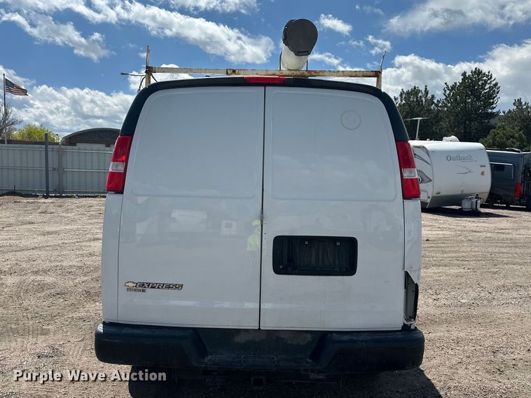 image for item YA3202 2020 Chevrolet Express 2500 van