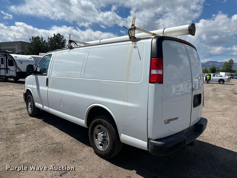 image for item YA3202 2020 Chevrolet Express 2500 van