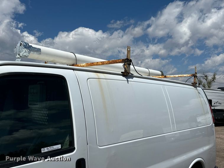 image for item YA3202 2020 Chevrolet Express 2500 van
