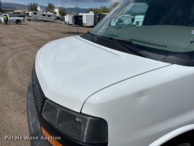image for item YA3202 2020 Chevrolet Express 2500 van